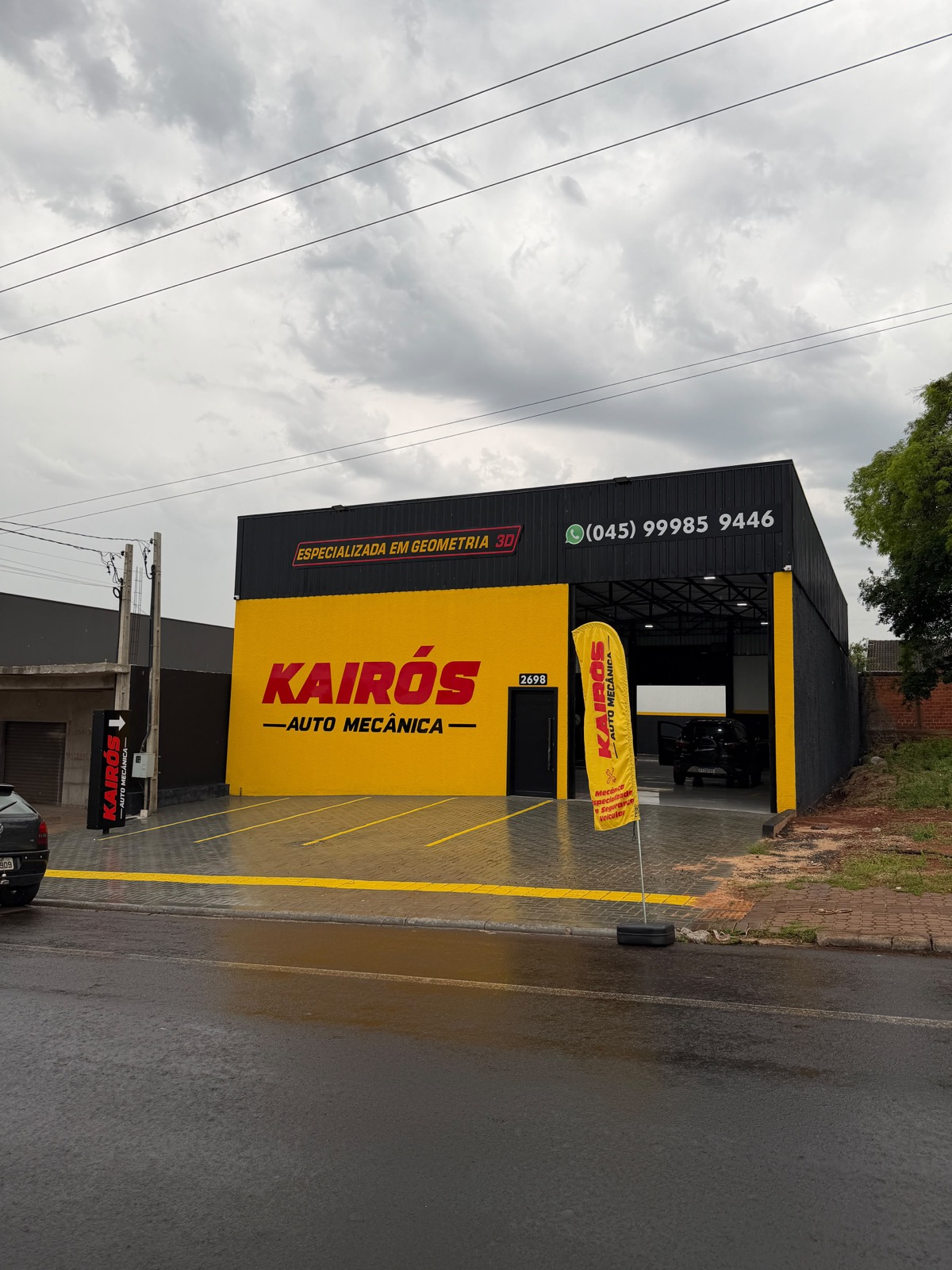 Fachada completa da Kairos Auto Mecânica em Foz do Iguaçu